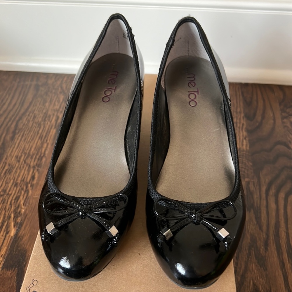 Black ME2 ladies shoes size 7 black patent like new